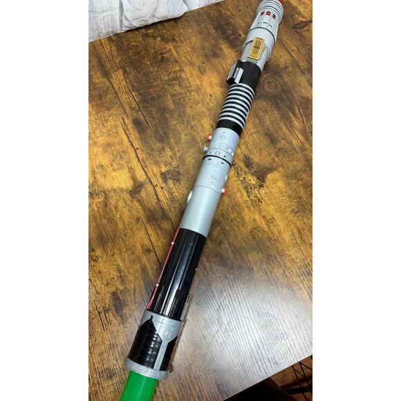 Disney Star Wars Bladebuilders Double Lightsaber Red Green Extendable Light Up - Picture 4 of 7